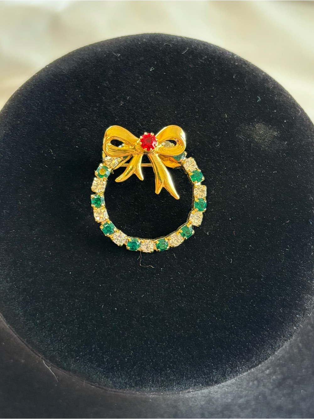 Vintage Gold-Tone Holiday Christmas Wreath Brooch with Green and Clear Stones